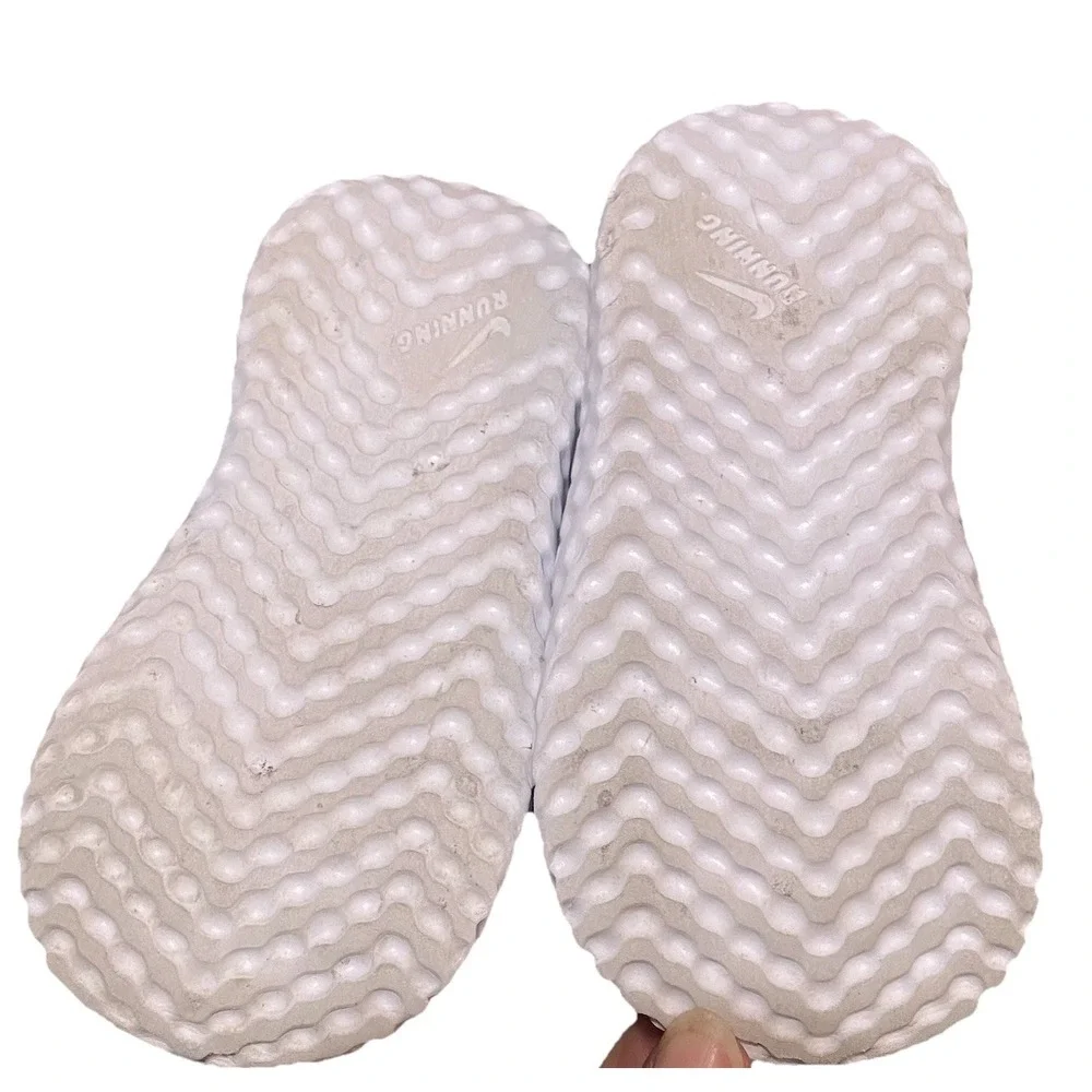 Nike Revolution 5 BQ5673 600  Photon Dust White Pink‎ Foam Size 5C Running Comfy